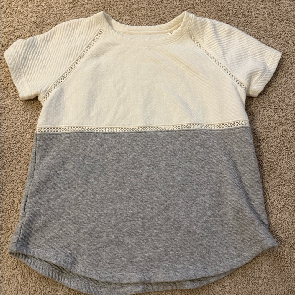 Lou & Grey Cream and Gray Short Sleeve Tee